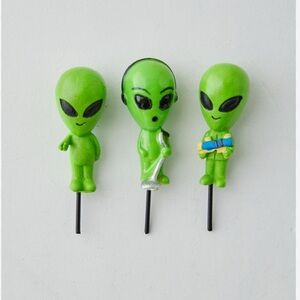 NWT Urban Outfitters Glow In The Dark Alien Plant Markers